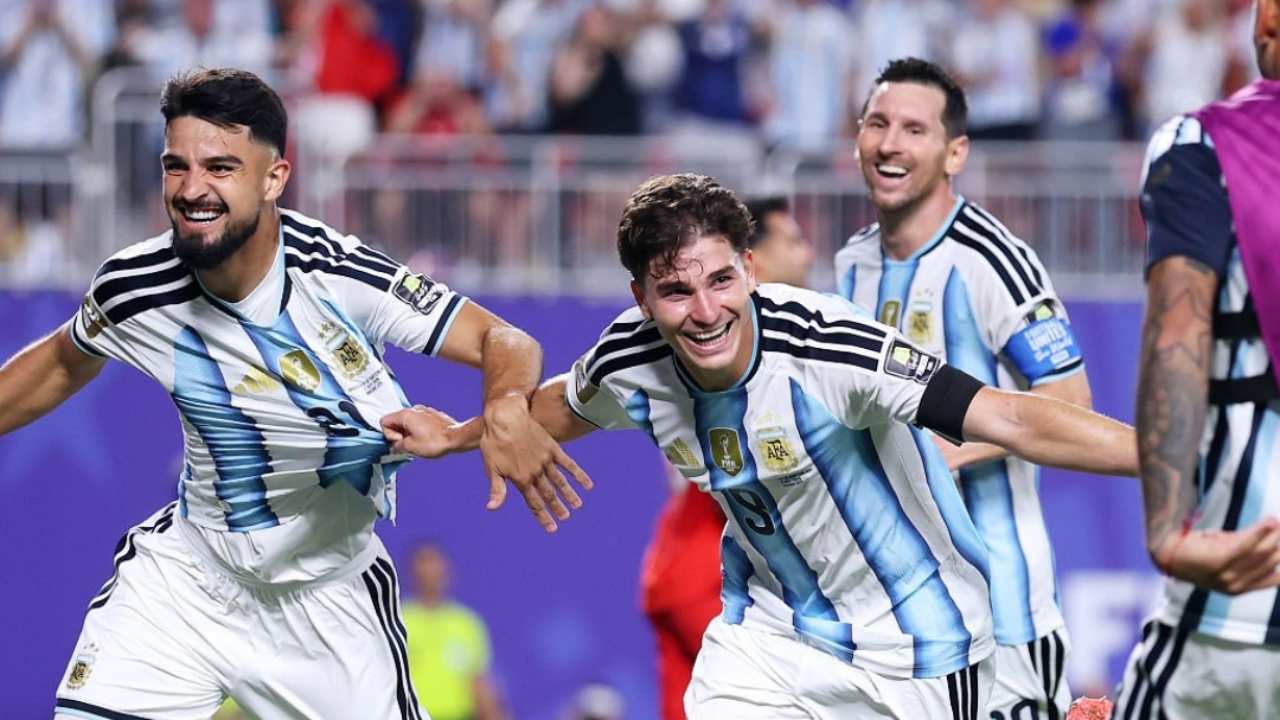 Argentina beat 10-man Switzerland to set up England semi-final