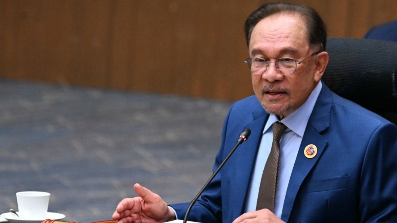 Myanmar agrees to take back 3 lakh Rohingyas from Bangladesh Malaysia PM Anwar Ibrahim
