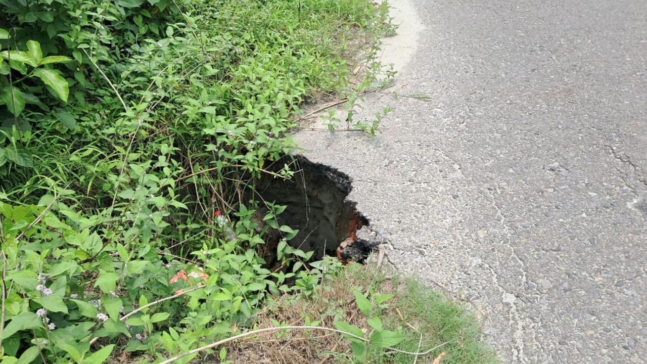 Poor maintenance leaves Meghna embankment road in peril Meghna embankment maintenance