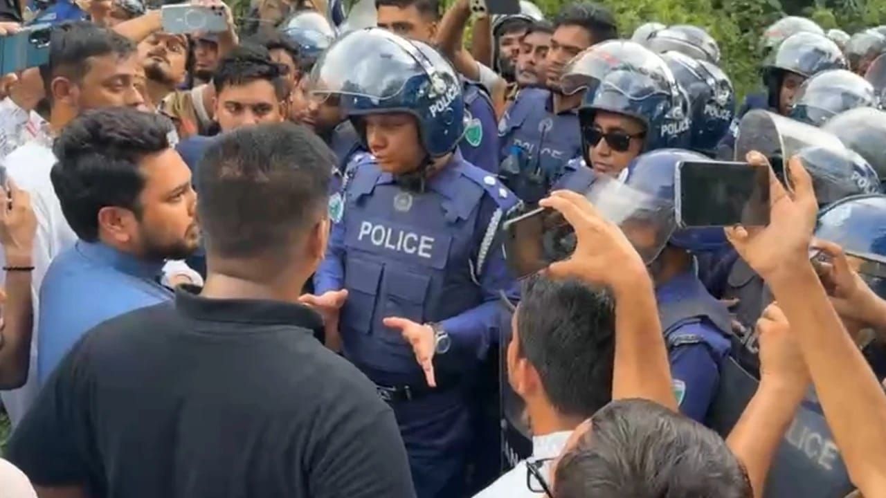 Police block Habiganj-bound NCP leaders 