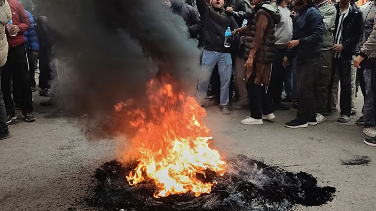 Curfew imposed in several Nepal towns after sectarian clashes Curfew imposed in several Nepal towns after sectarian clashes