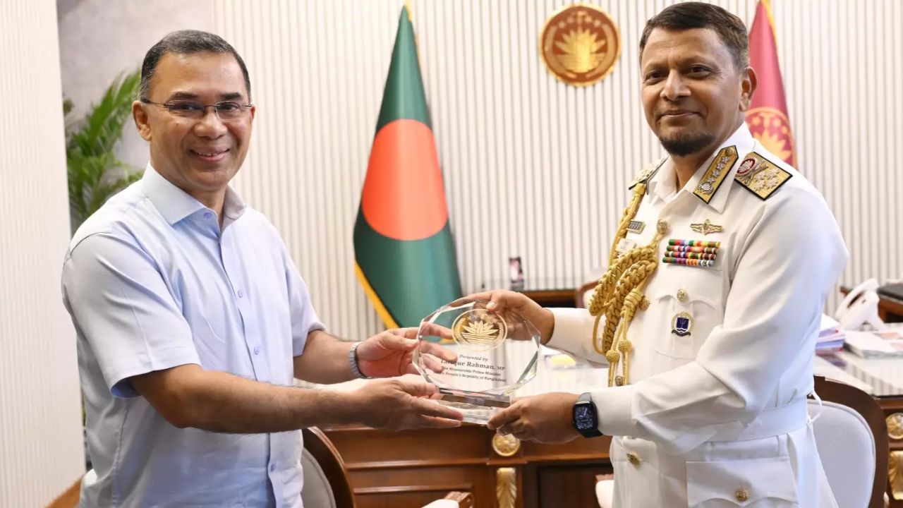 Navy chief bids farewell to PM