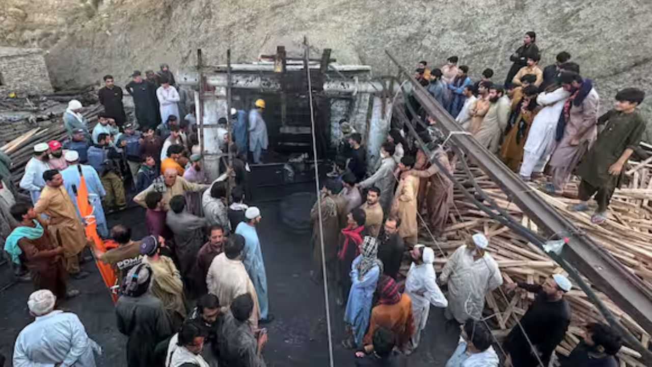 34 killed in coal mine blast in southern Pakistan Pakistan coal mine blast
