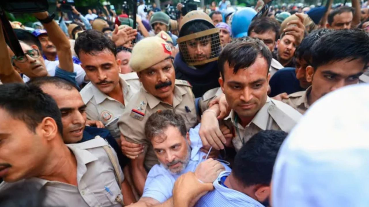 Rahul, Priyanka Gandhi detained at Modi’s residence protest Rahul Gandhi detained