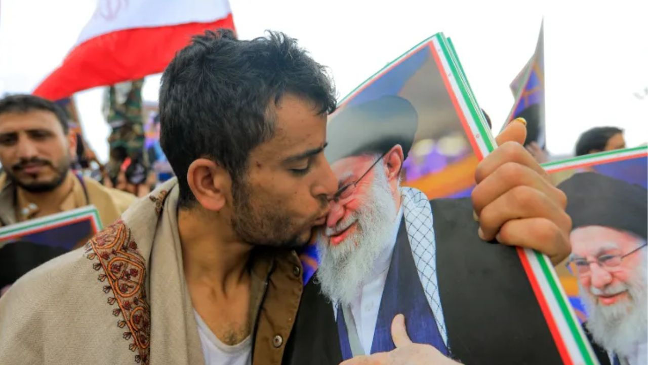 Close Red Sea gateway if US hits power network, Iran tells Houthis