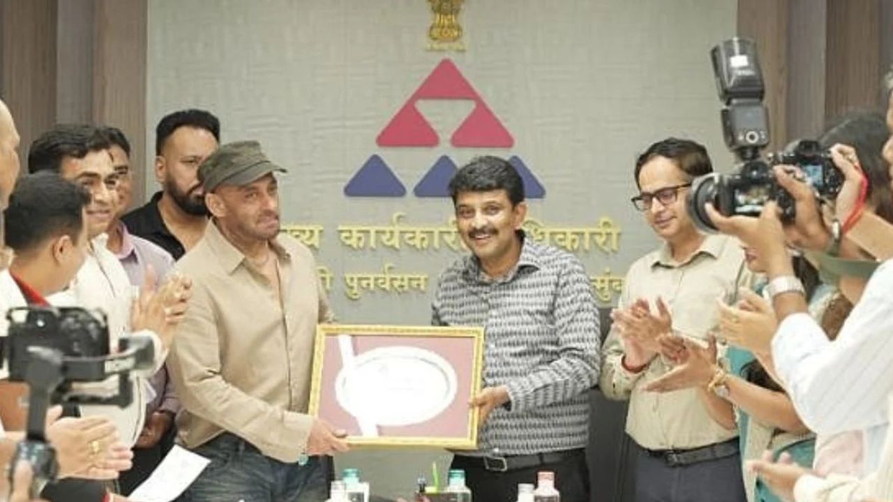Salman Khan hands over homes to 50 families
