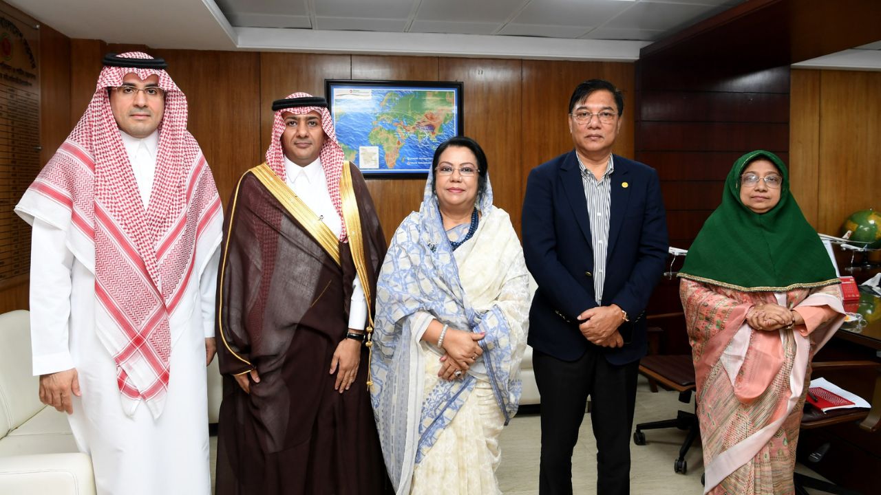 Saudi envoy meets ministers, discusses hajj cost reduction Saudi ambassador