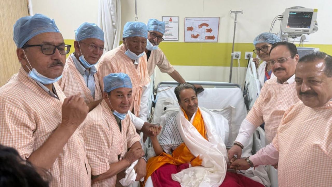 India activist ends hunger strike after 26 days