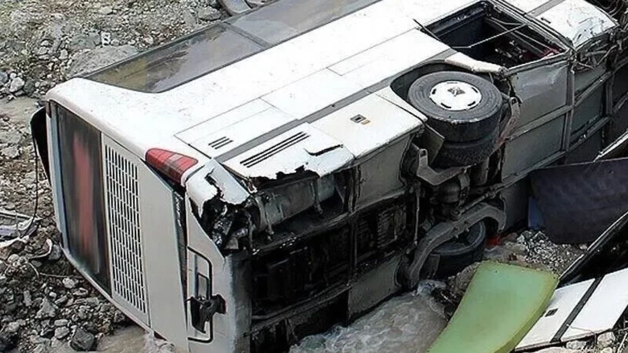 At least 35 killed in bus collision in Syria bus collision in Syria