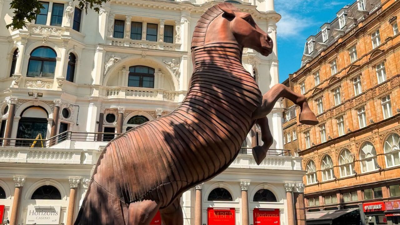8,800-pound Trojan horse towers over The Odyssey premiere