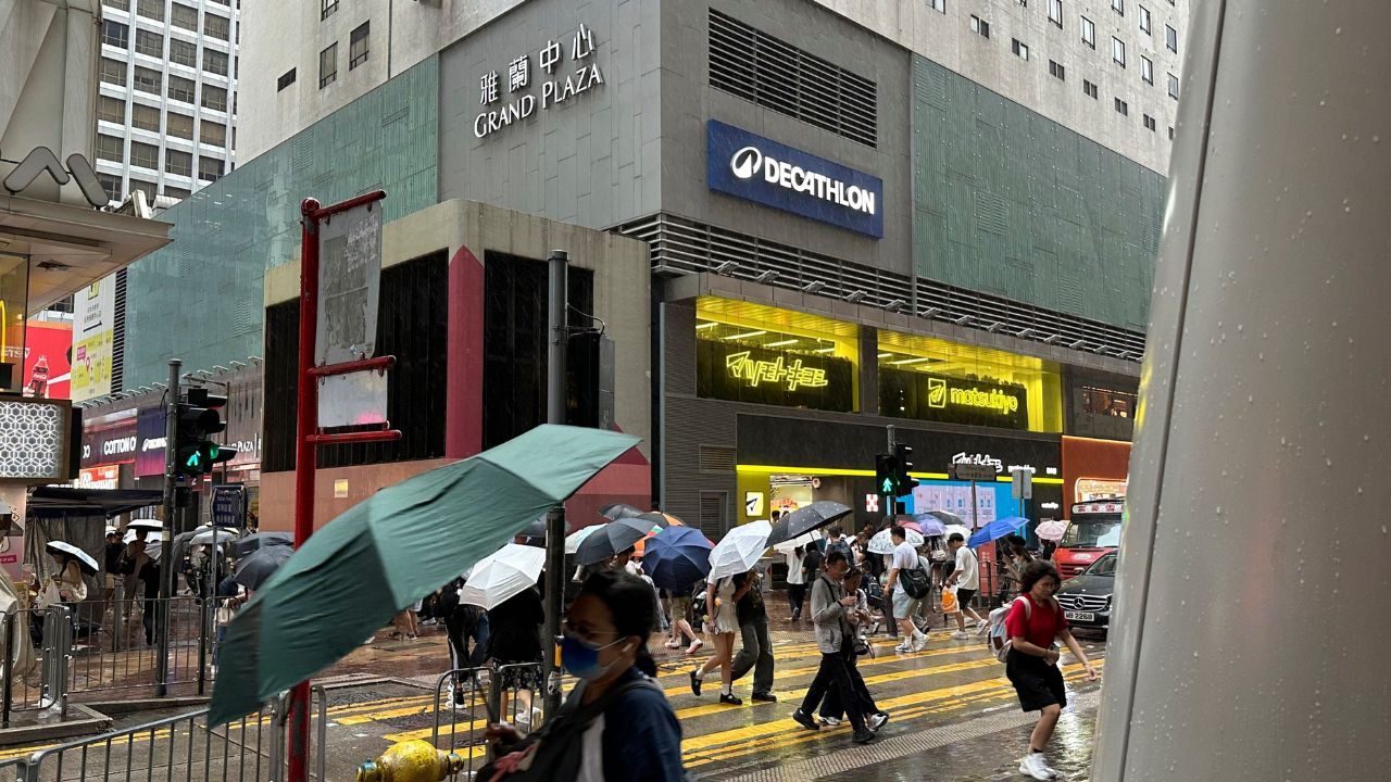 Typhoon Noul batters S China, forcing 700,000 evacuations Typhoon Noul