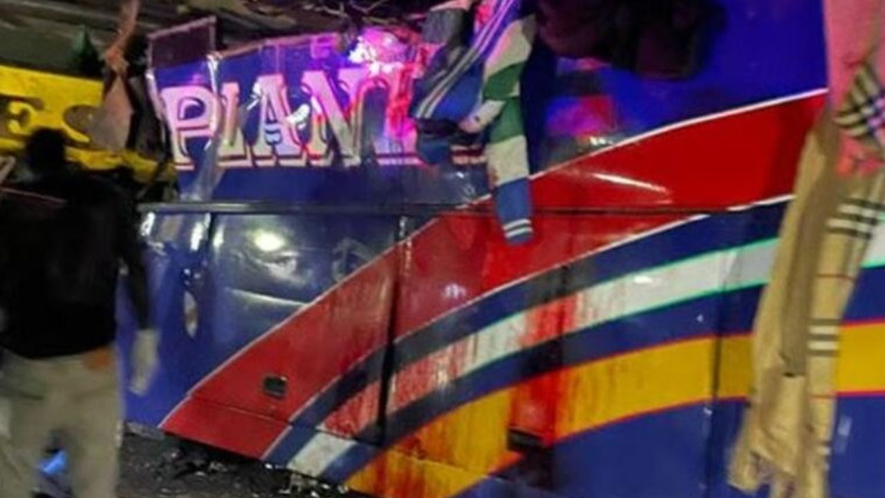 Uganda school bus crash kills 21 Uganda