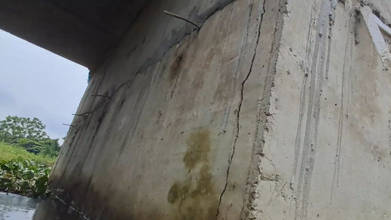 bridge cracks