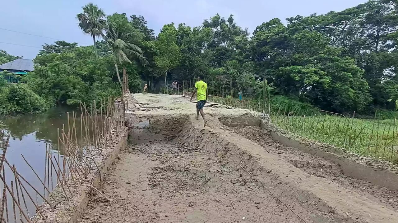 Under-construction bridge cracks