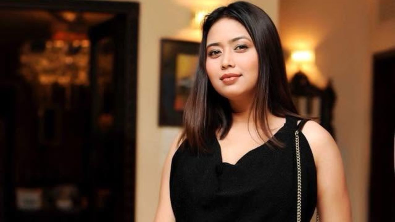 Bhabna responds to criticism after Umrah Ashna Habib Bhabna Umrah