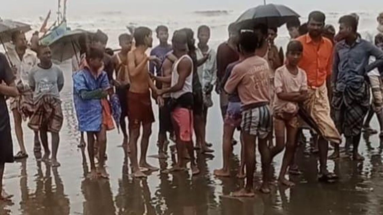 13 Rohingyas missing as boat capsizes off Teknaf, 18 rescued boat capsizes off Teknaf,