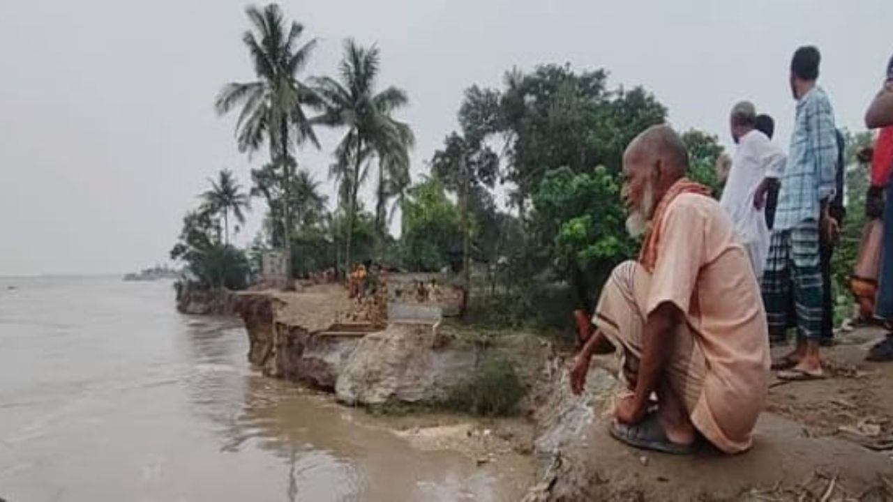 Brahmaputra erosion threatens historic Senerchar village in Mymensingh erosion