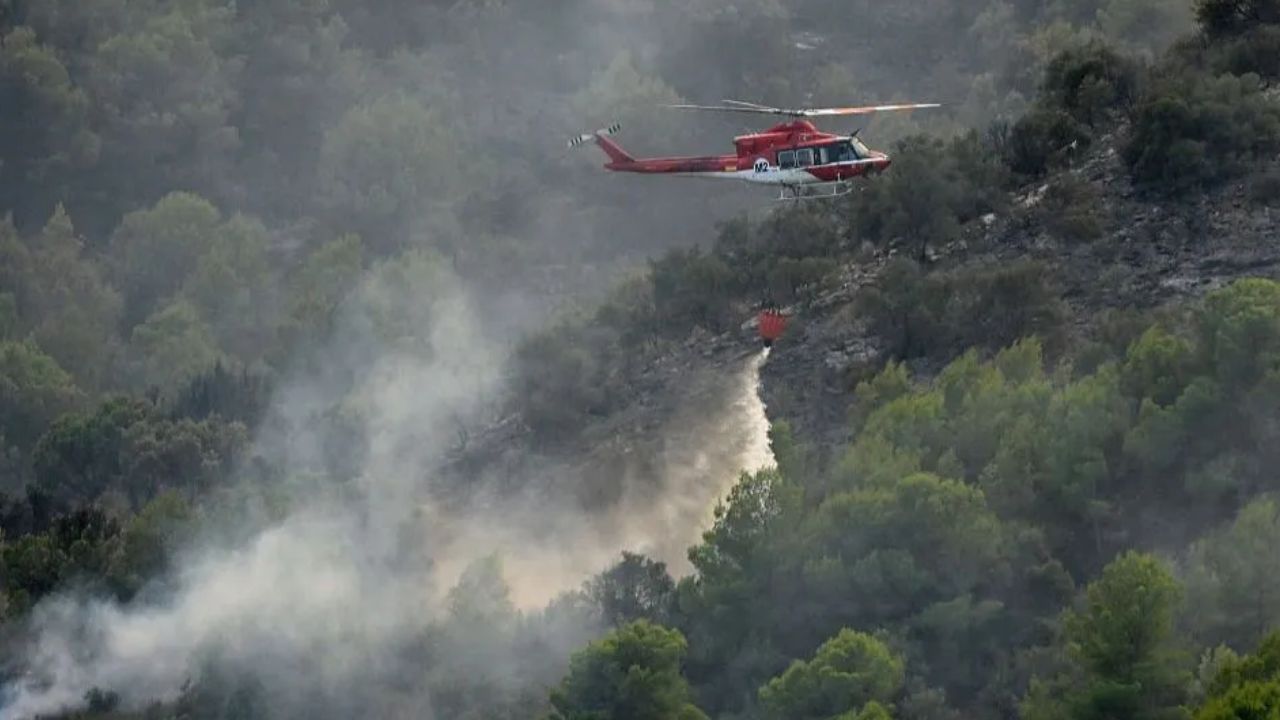 Macron calls crisis meeting amid France wildfire emergency france wildfire