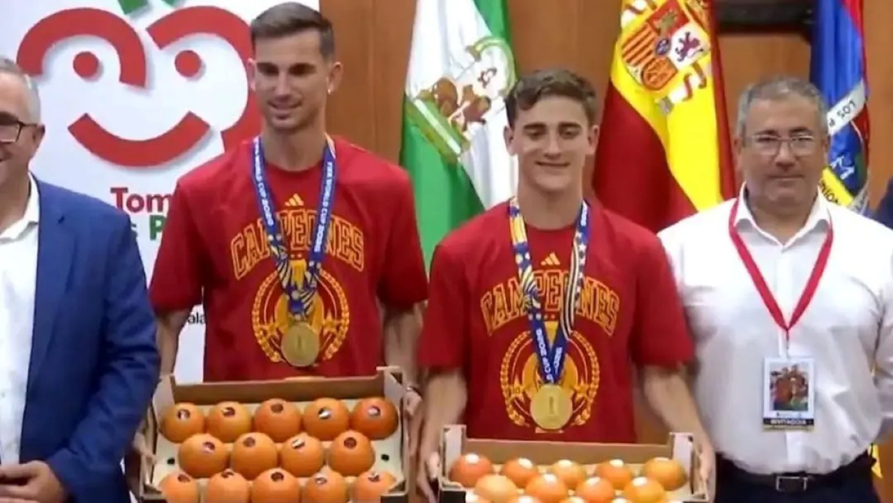 Spain World Cup champions receive unique tomato reward