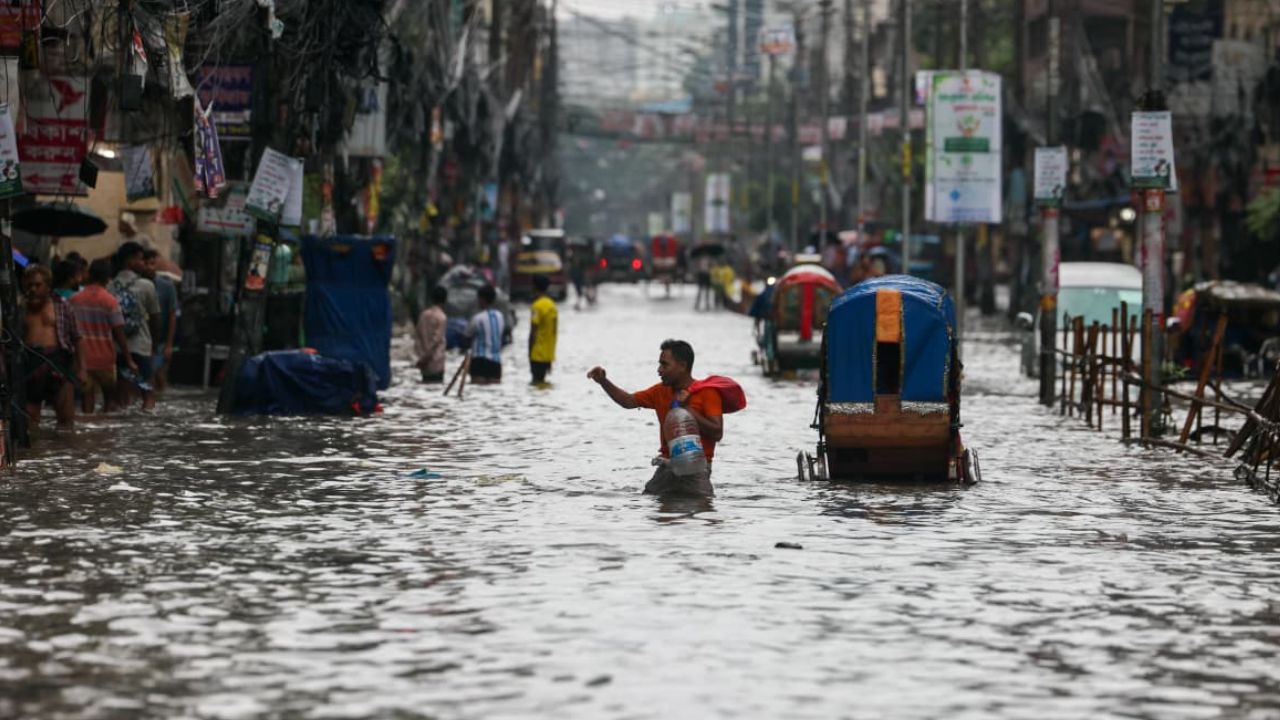 Rain leaves large parts of Dhaka waterlogged Rain leaves