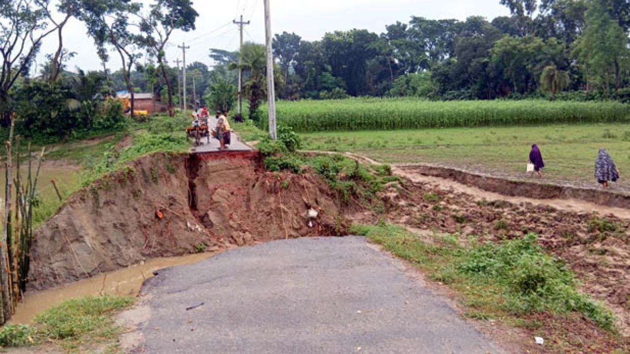 Heavy rain damages key link roads in Jashore road damage