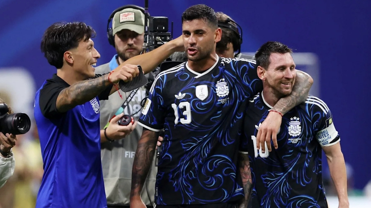 ‘Go and hug Messi every minute of every day’: Neville to Romero romero lisandro neville