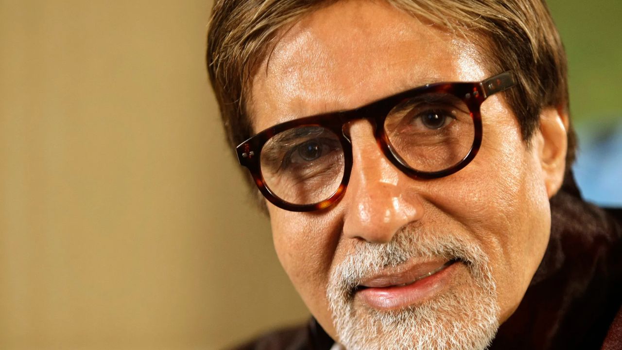Amitabh Bachchan apologises after fan spots numbering error