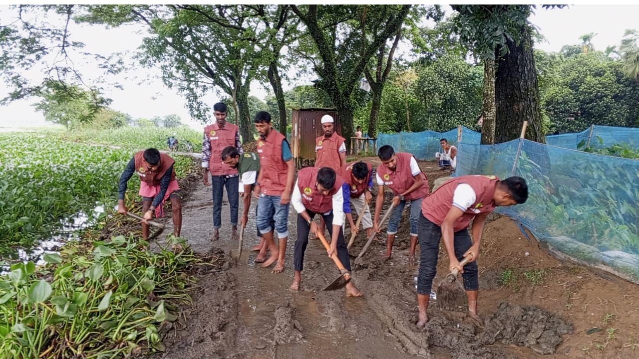 Ansar-VDP volunteers clear waterlogged road in Sunamganj Ansar-VDP