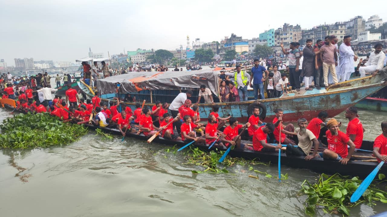 Dhaka turns 416 with colourful boat race on Buriganga Buriganga boat race Dhaka