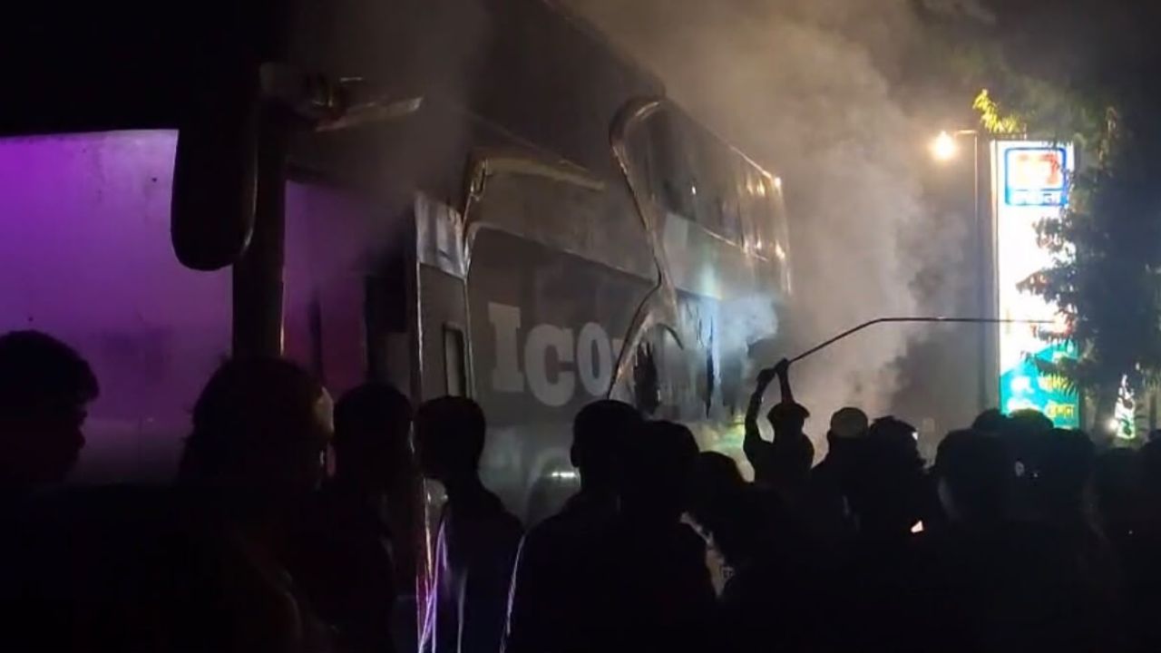 Dhaka‑bound sleeper bus catches fire; passengers rescued