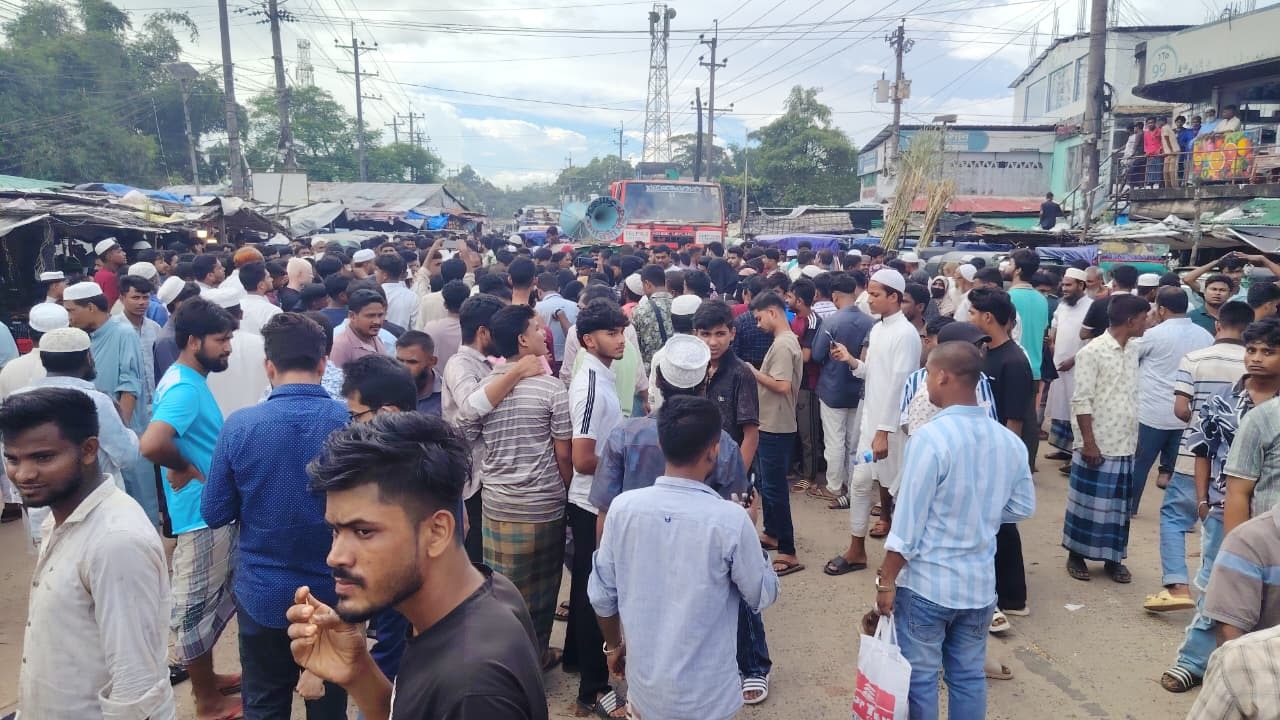 Al-Arafah customers block highway in Cox’s Bazar