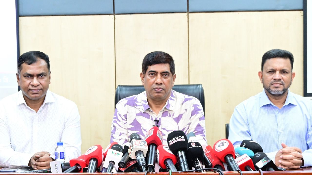 Two held for assault on DMCH professor over extortion DMCH professor attack