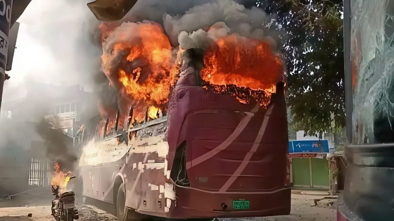 Dinajpur gridlocked as transport workers rage over leader’s arrest Dinajpur transport workers