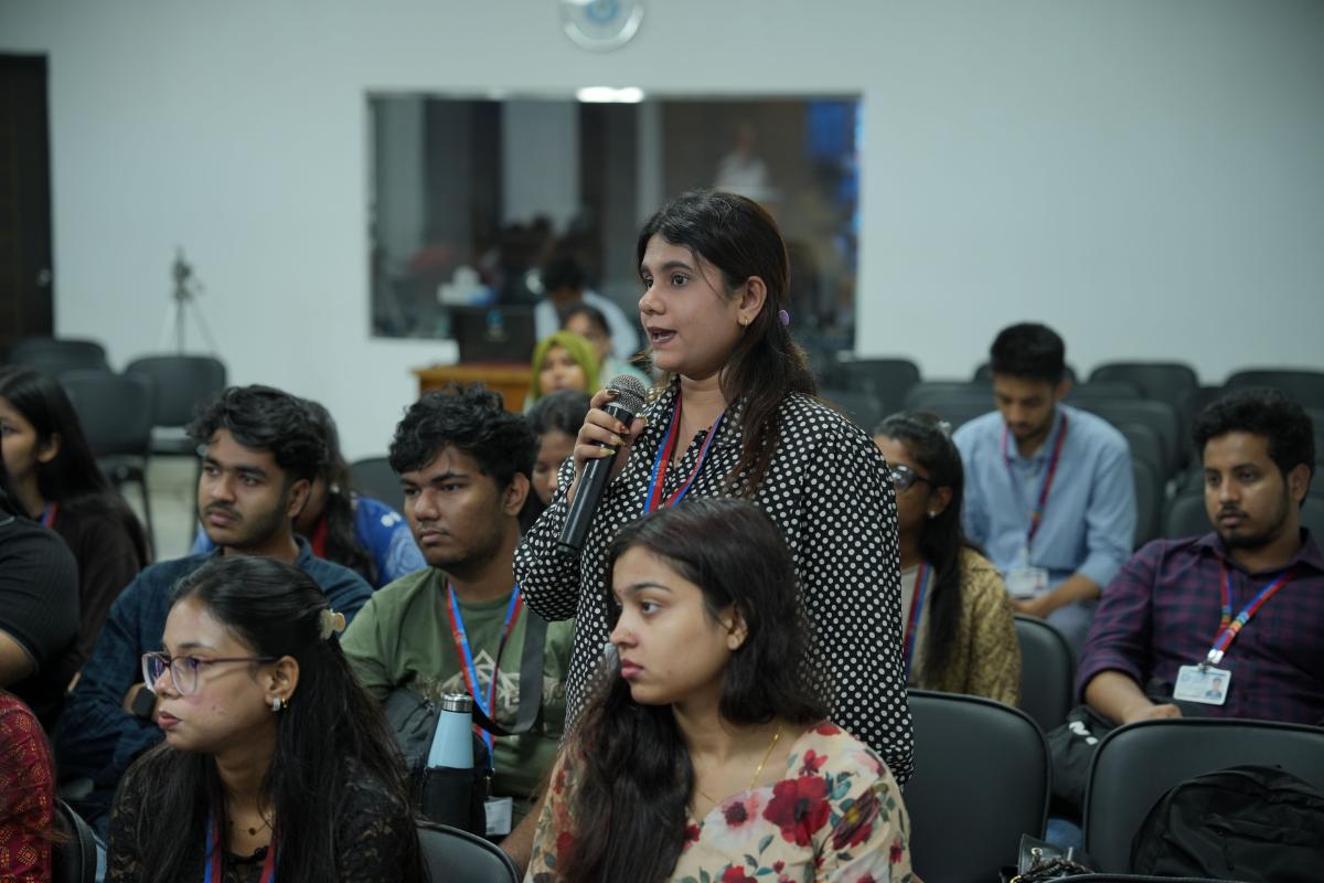 AIUB hosts ‘Editor’s Talk’