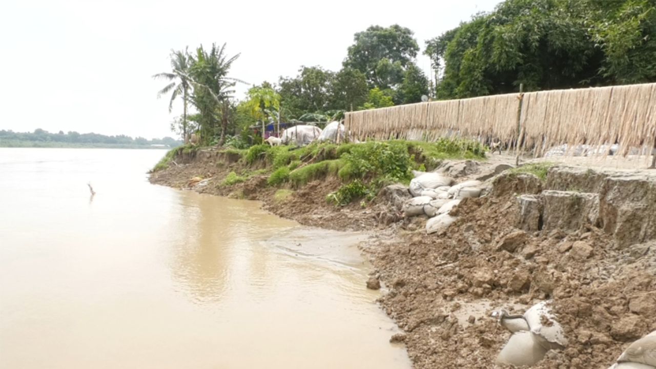 Gorai River erosion triggers panic in 5 Jhenaidah villages Gorai River