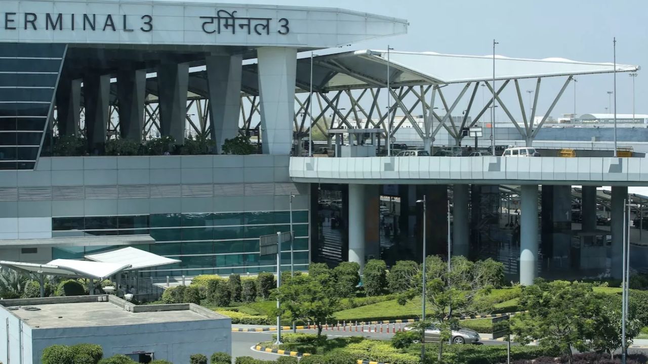 Delhi High Court, airport get bomb threats Delhi High Court, airport get bomb threats