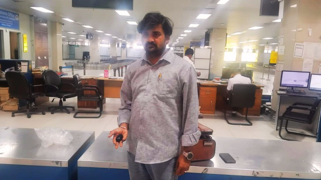 Indian held with Tk1cr gold concealed in underwear Indian concealed gold