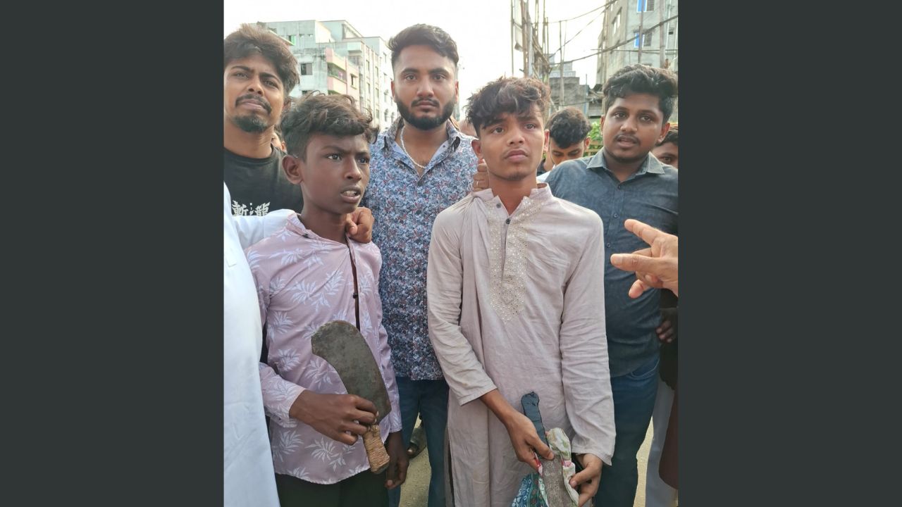 Two juvenile gang members held with cleavers in Pallabi Juvenile gang