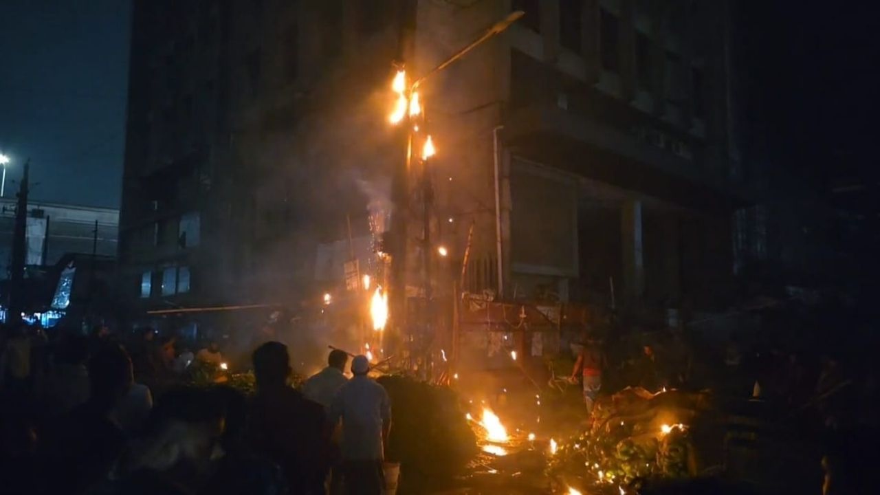Fire on electrical pole in Karwan Bazar