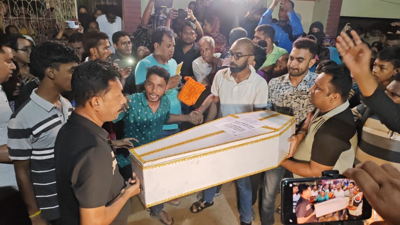 Kolkata tragedy: Coffins of fire-ravaged family arrives in Kushtia Kolkata fire Debashish coffin