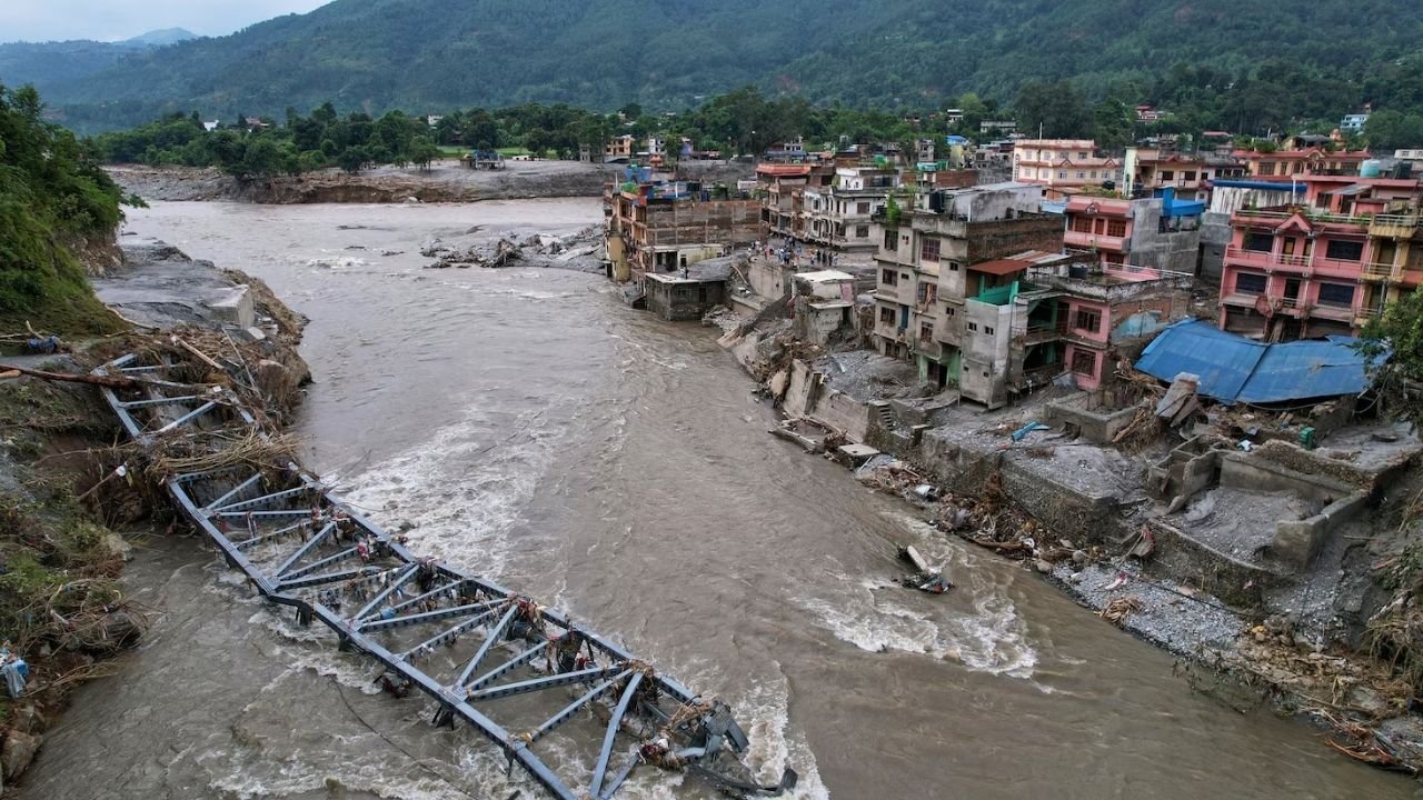 Nepal flood death toll rises to 903 as search widens Nepal’s floods