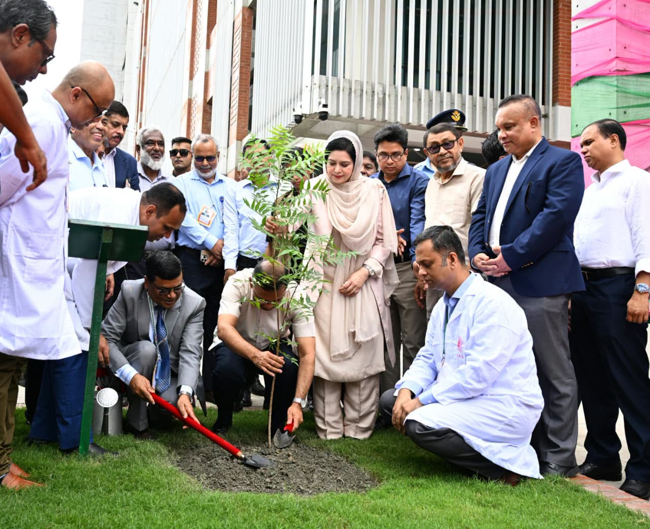 PM opens building at hospital