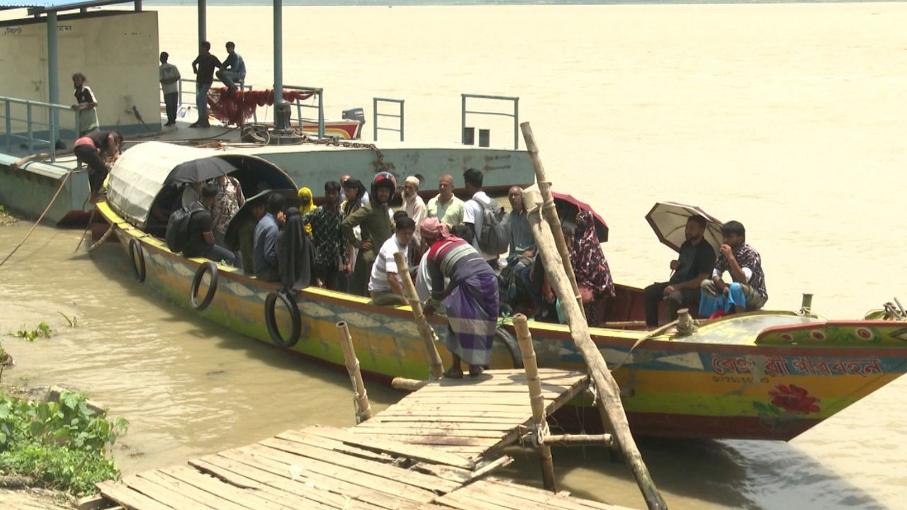 Ferry service continues despite court stay