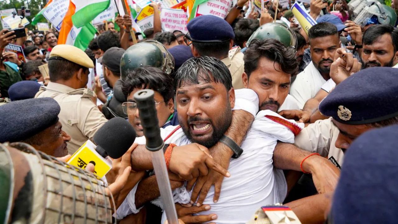 Bihar students clash with police during march on CM’s residence Patna protest