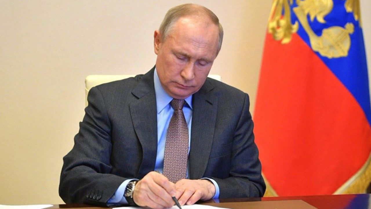 Putin greets Mirza Fakhrul on becoming President Putin greets