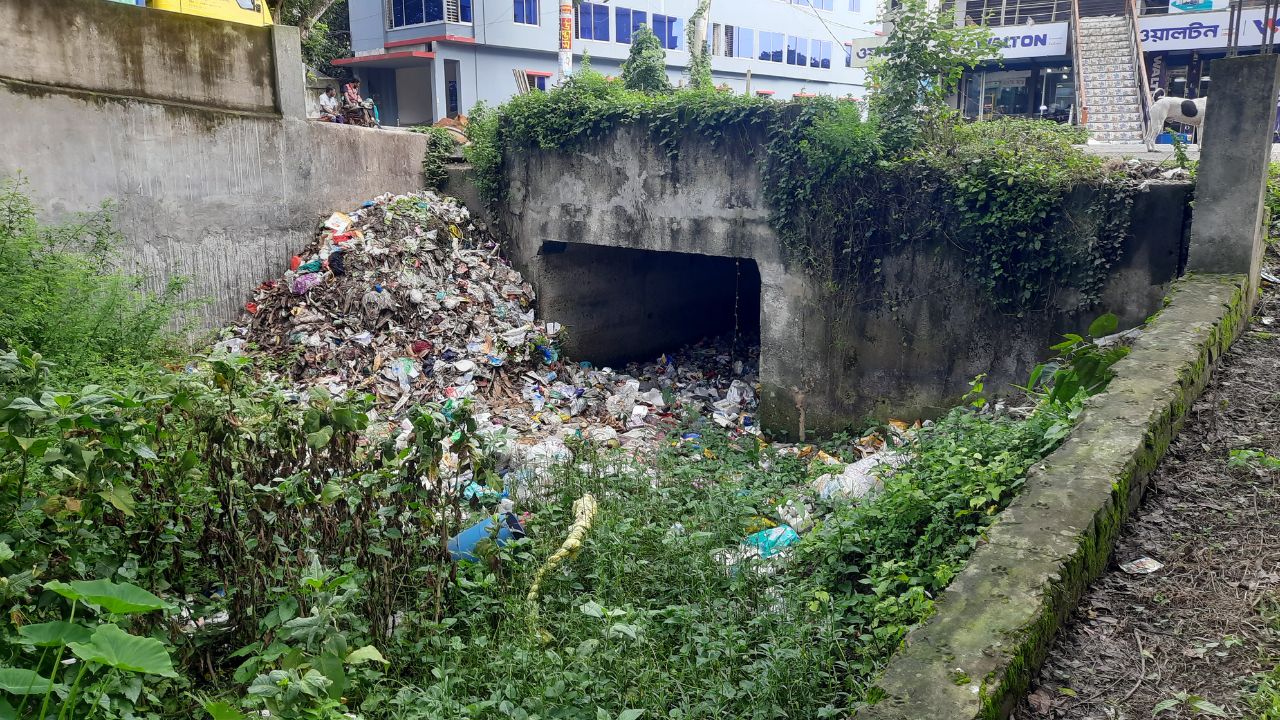 400-year-old Ramsagar canal faces illegal grabs in Magura