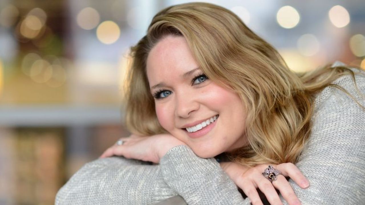 Sarah J. Maas reveals titles for two new ACOTAR books