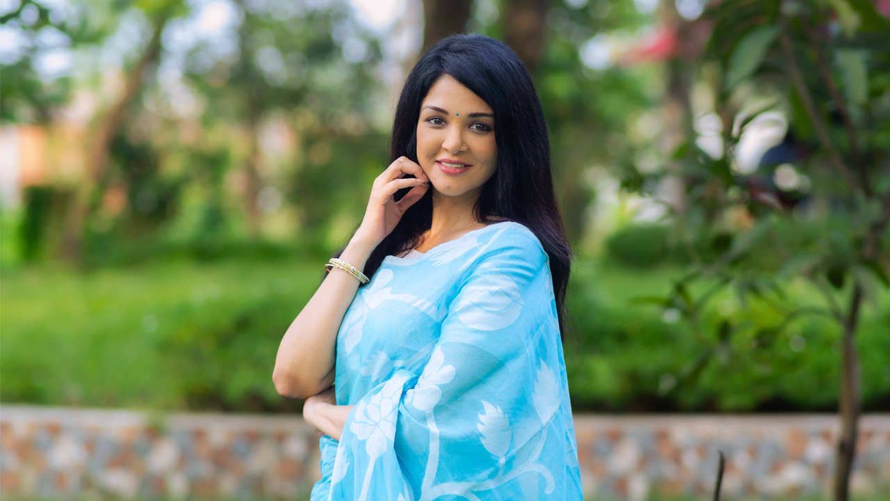 Sharlin Farzana returns with ‘Nilpori’ after long break