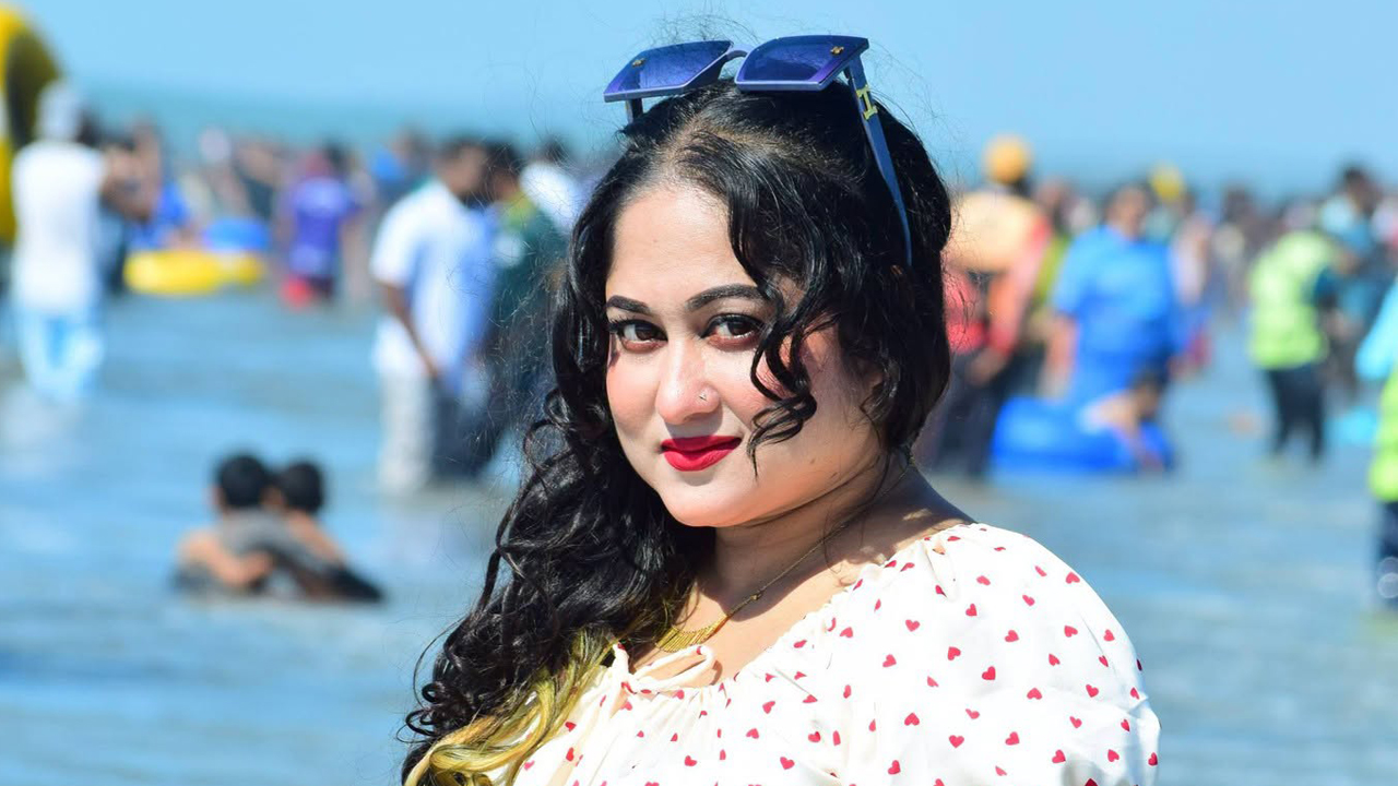 Shewli Shila in Rokter Bondhon during the shooting of the YouTube serial
