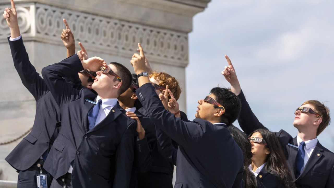 Solar eclipse witness